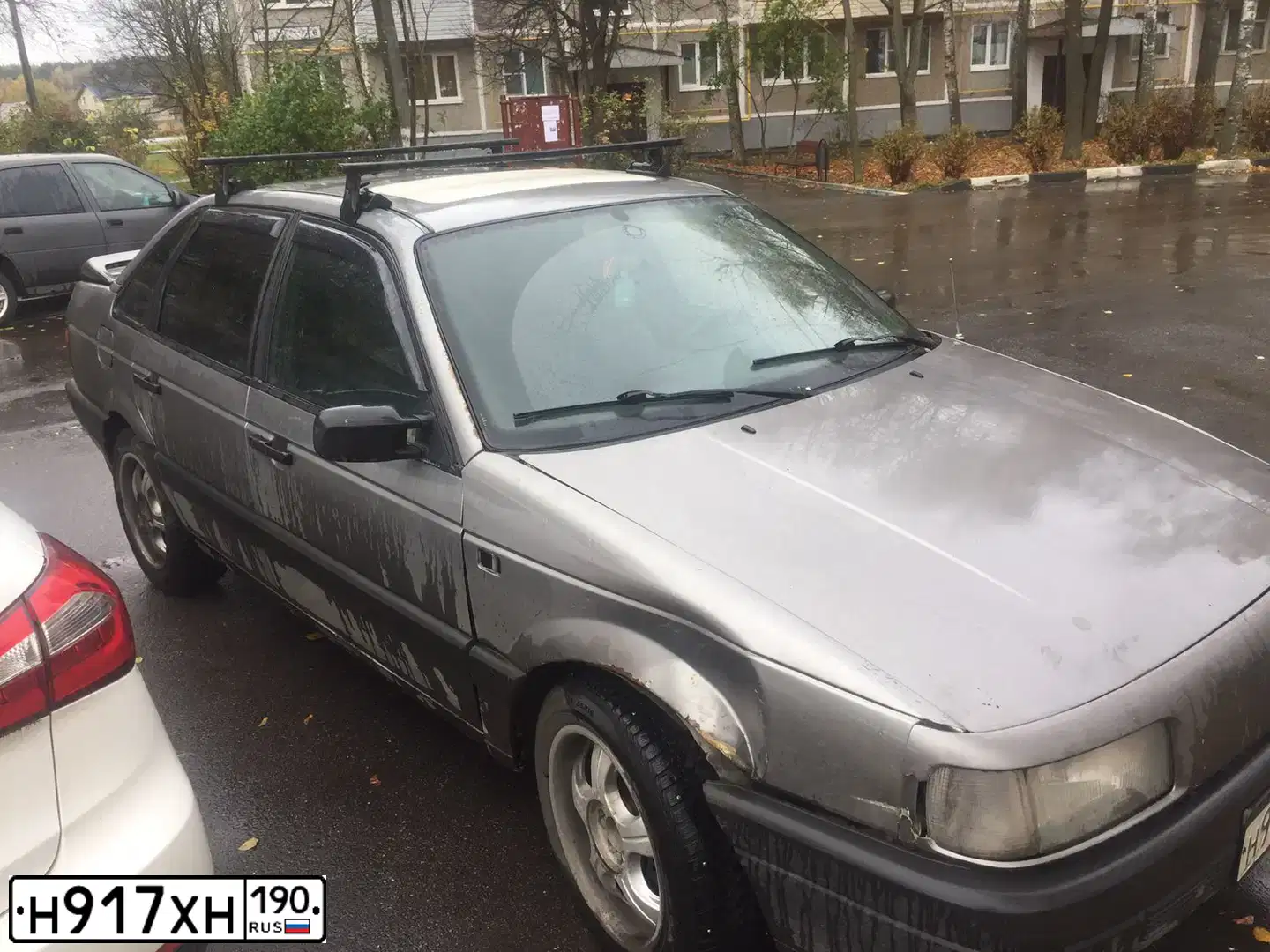 Фото автомобиля VOLKSWAGEN PASSAT, 1990 — госномер В749ММ156. Цвет: СЕРЫЙ