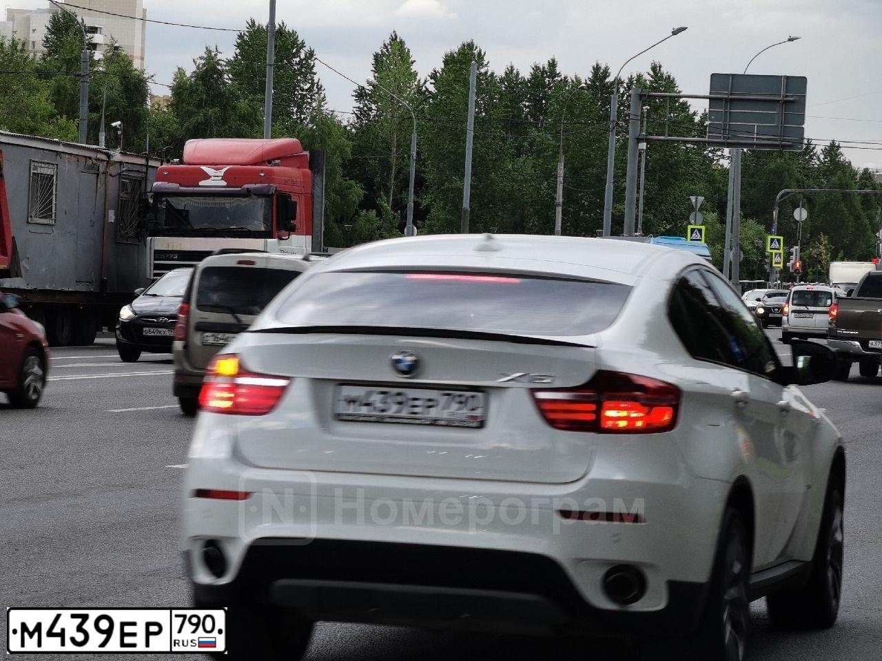 Фото автомобиля BMW X6, 2010 — госномер М439ЕР790. Цвет: Белый