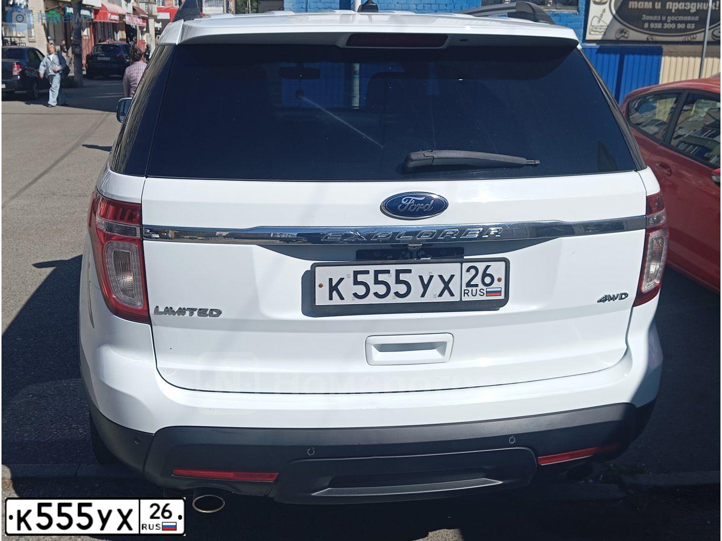 Фото автомобиля FORD EXPLORER, 2013 — госномер К555УХ26. Цвет: БЕЛЫЙ