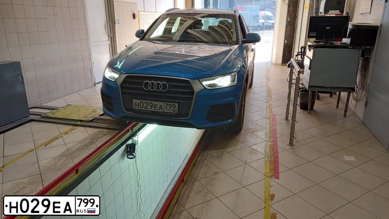 Фото автомобиля AUDI Q3, 2017 — госномер Н029ЕА799. Цвет: ГОЛУБОЙ