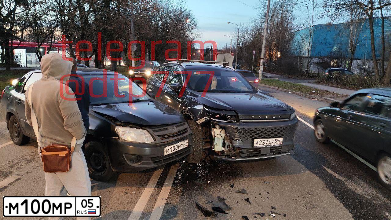 Фото автомобиля LIFAN SMILY, 2013 — госномер М100МР05. Цвет: ЧЕРНЫЙ