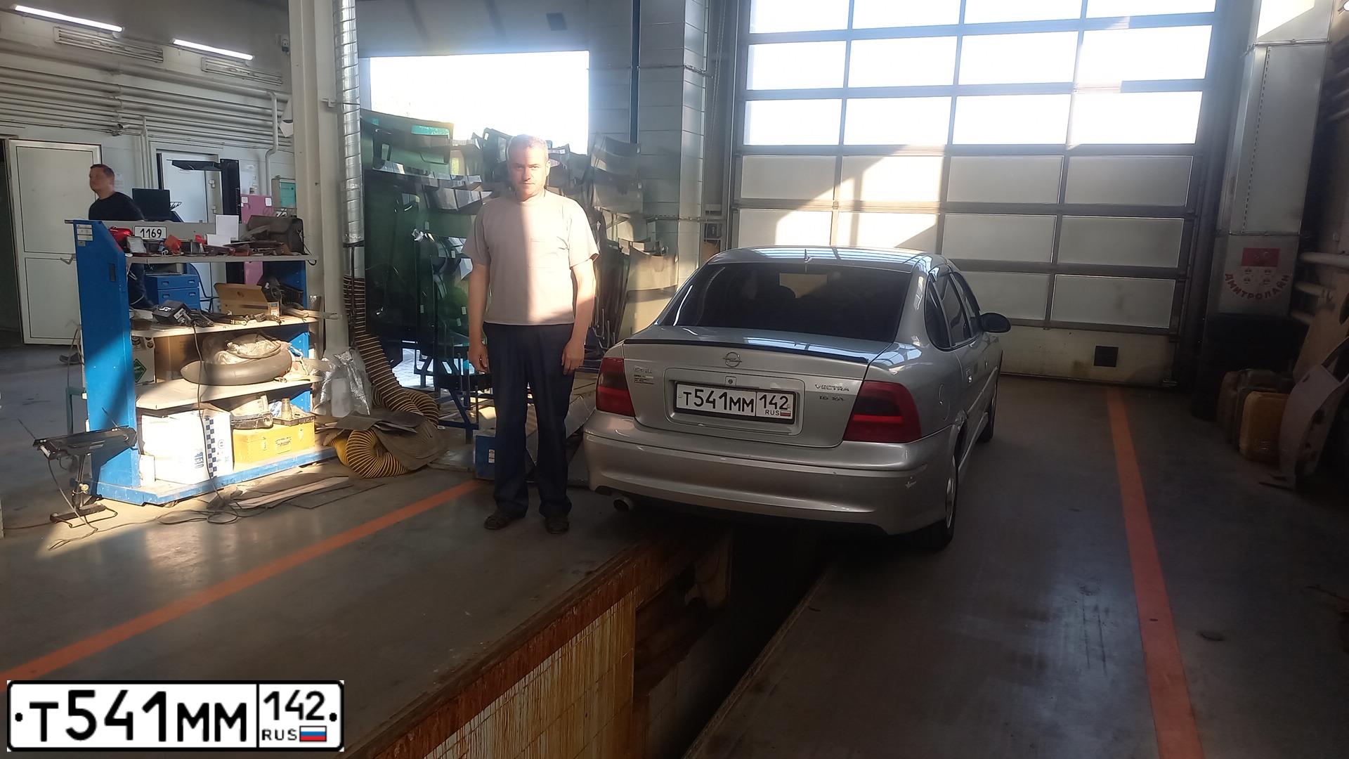 Фото автомобиля OPEL VECTRA, 1999 — госномер О413ОЕ197. Цвет: СЕРЫЙ