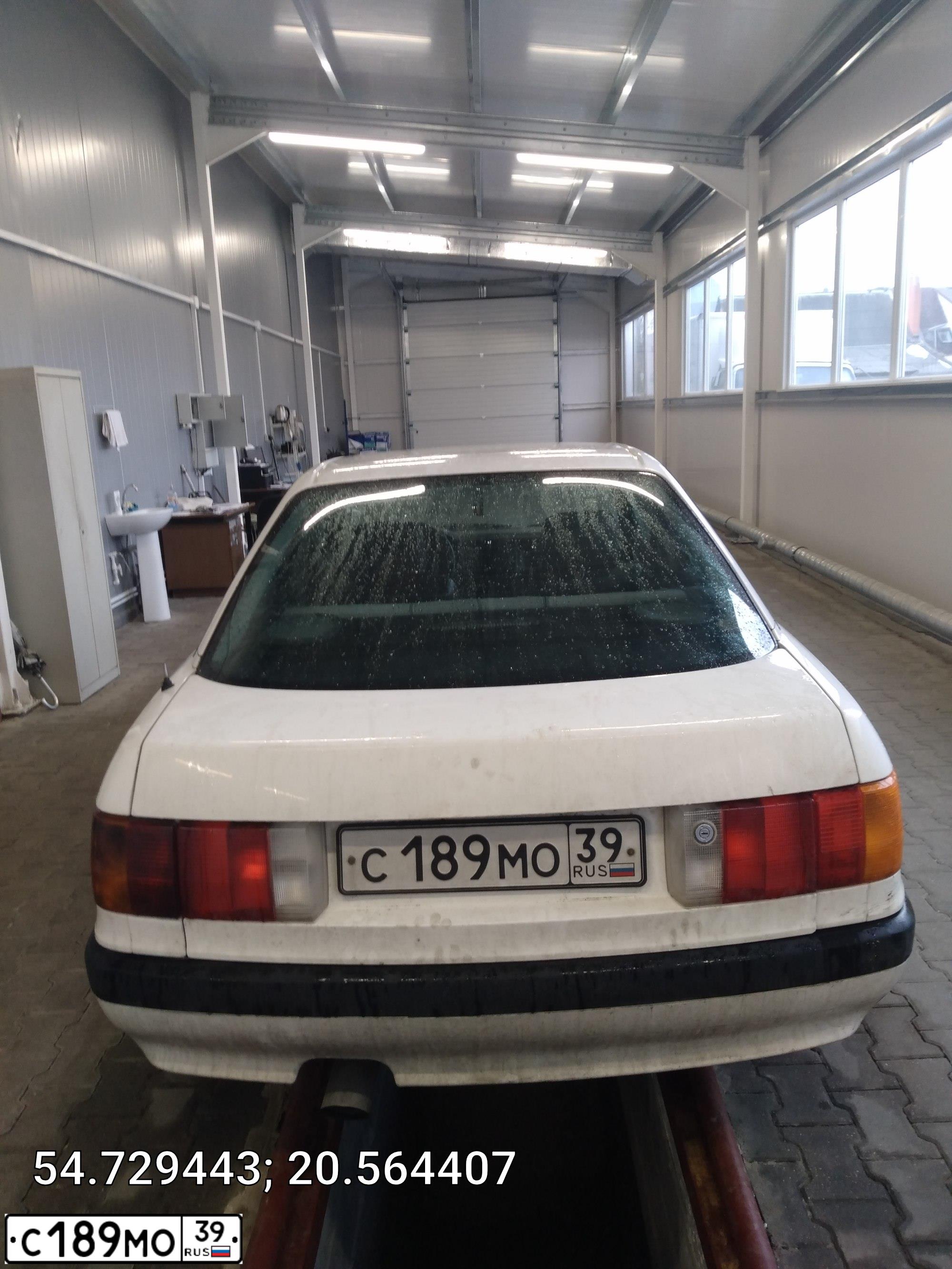 Фото автомобиля AUDI 80, 1987 — госномер С189МО39. Цвет: Белый