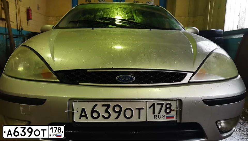Фото автомобиля FORD FOCUS, 2004 — госномер Р215ЕР32. Цвет: Серебристый