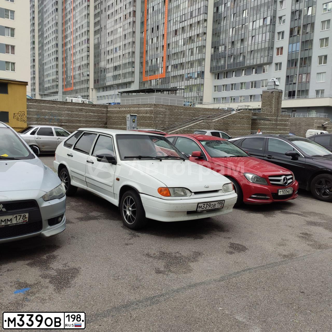 Фото автомобиля LADA 2114 SAMARA, 2010 — госномер А400КВ178. Цвет: Белый