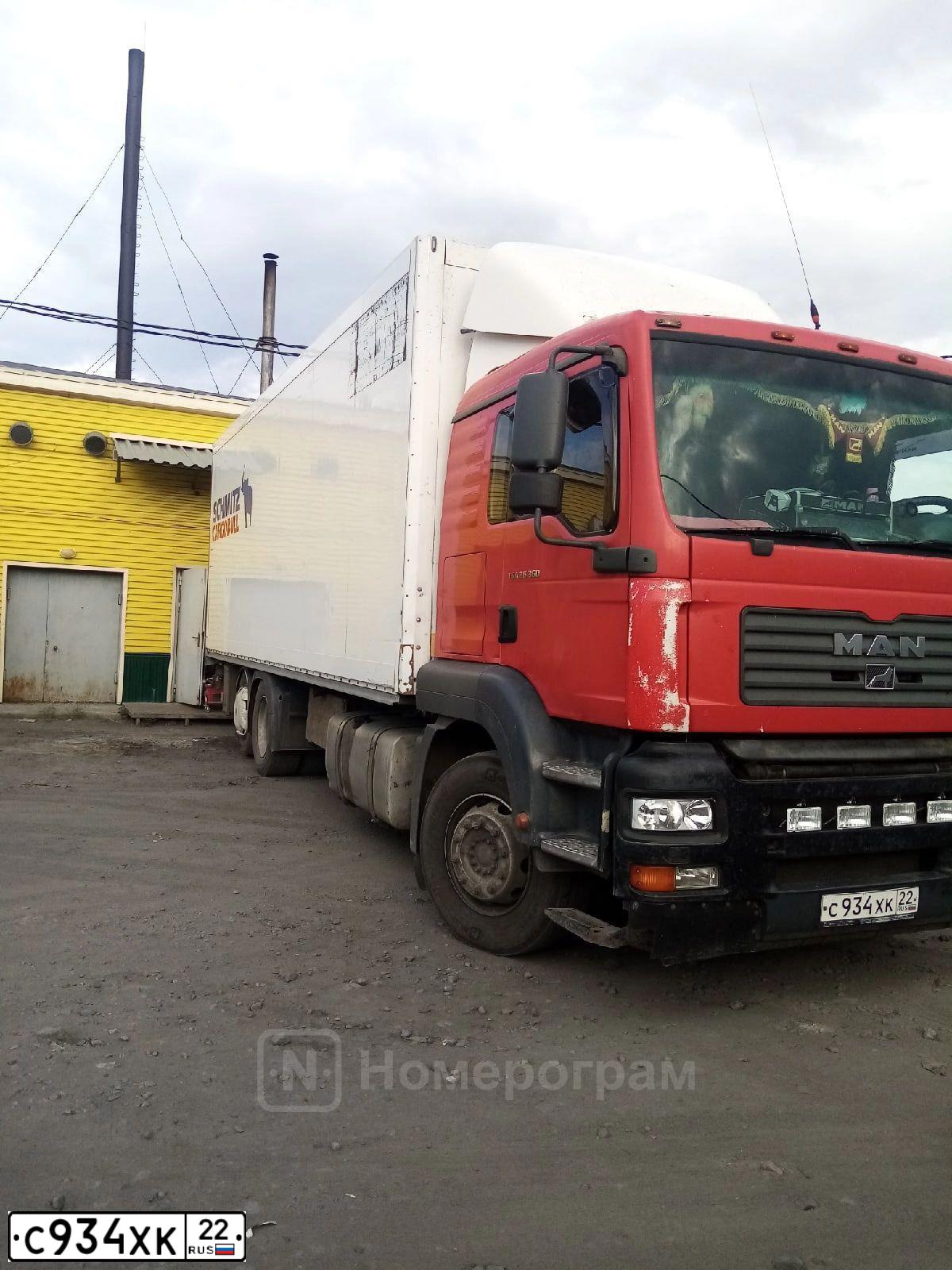 Фото автомобиля MAN TGA 26.XXX /6X2/, 2006 — госномер О315КО196. Цвет: Бело-красный
