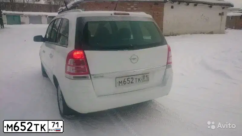 Фото автомобиля OPEL ZAFIRA, 2012 — госномер М186ВВ790. Цвет: Белый