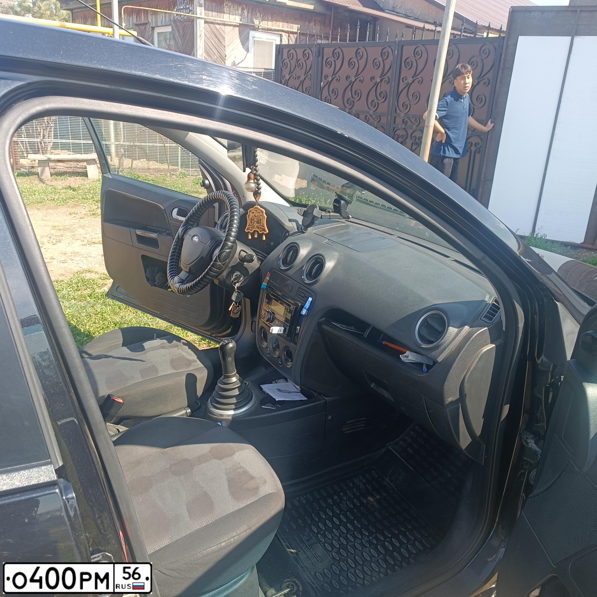 Фото автомобиля FORD FUSION, 2007 — госномер О400РМ56. Цвет: ЧЕРНЫЙ