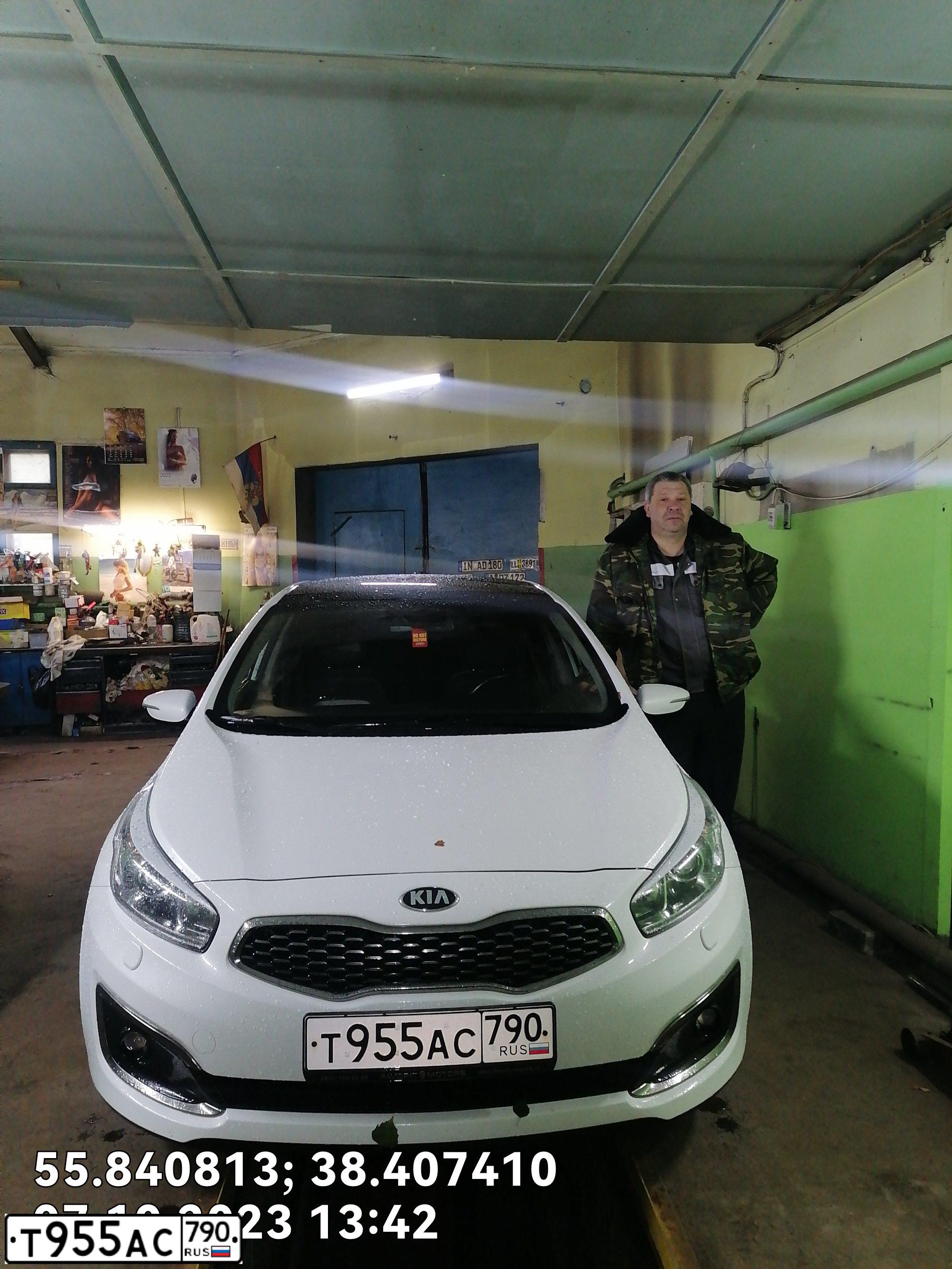Фото автомобиля KIA CEE'D, 2018 — госномер Т955АС790. Цвет: Белый