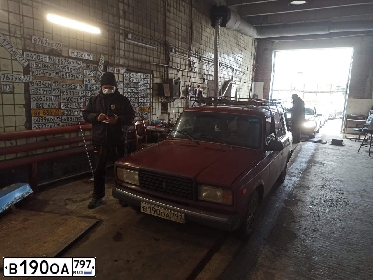 Фото автомобиля LADA 2104, 2012 — госномер О999ВЕ197. Цвет: Красный
