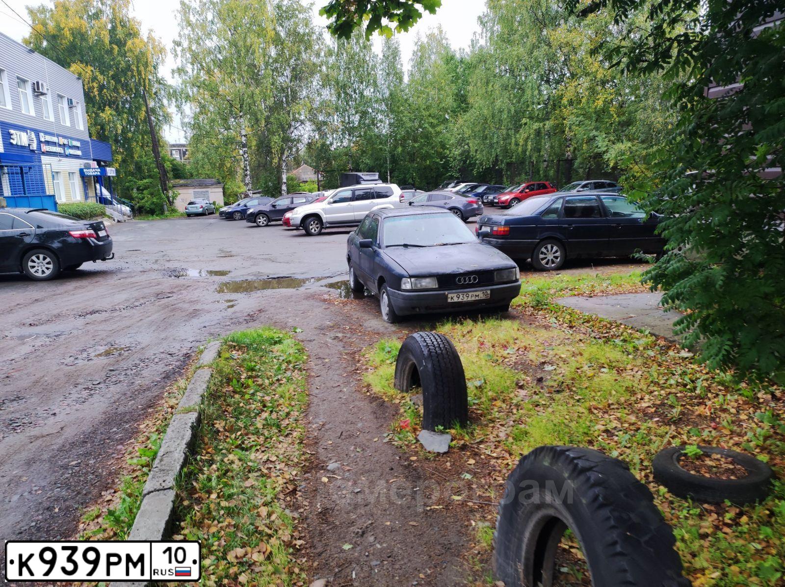 Фото автомобиля AUDI 80, 1989 — госномер К939РМ10. Цвет: СИНИЙ