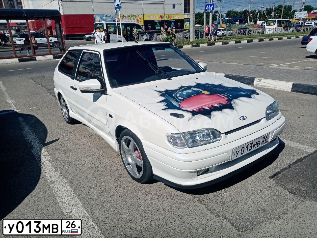 Фото автомобиля LADA 2113 SAMARA, 2010 — госномер У013МВ26. Цвет: Белый