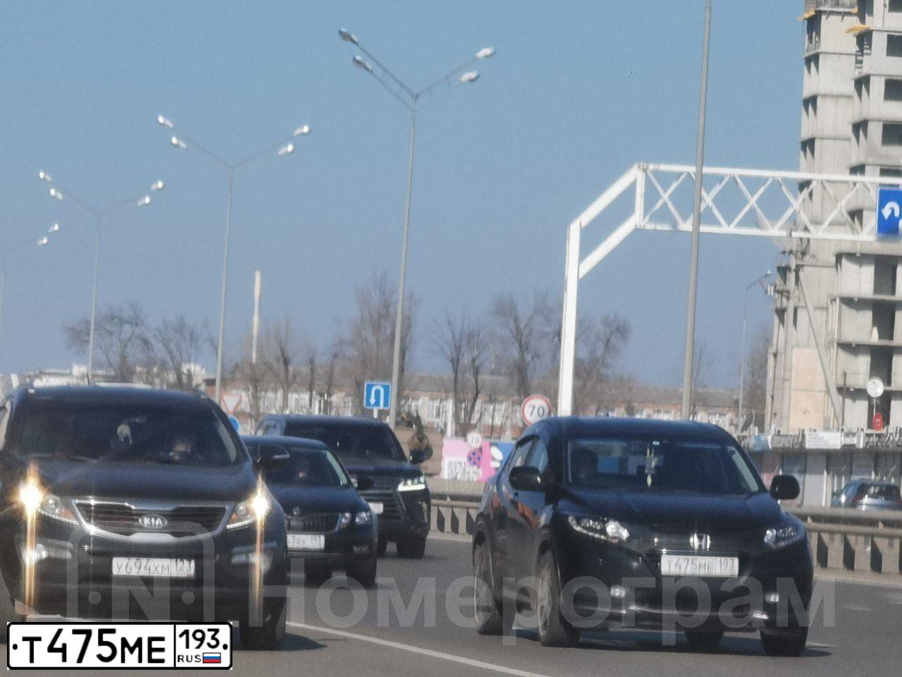 Фото автомобиля HONDA VEZEL, 2017 — госномер Е283ЕМ01