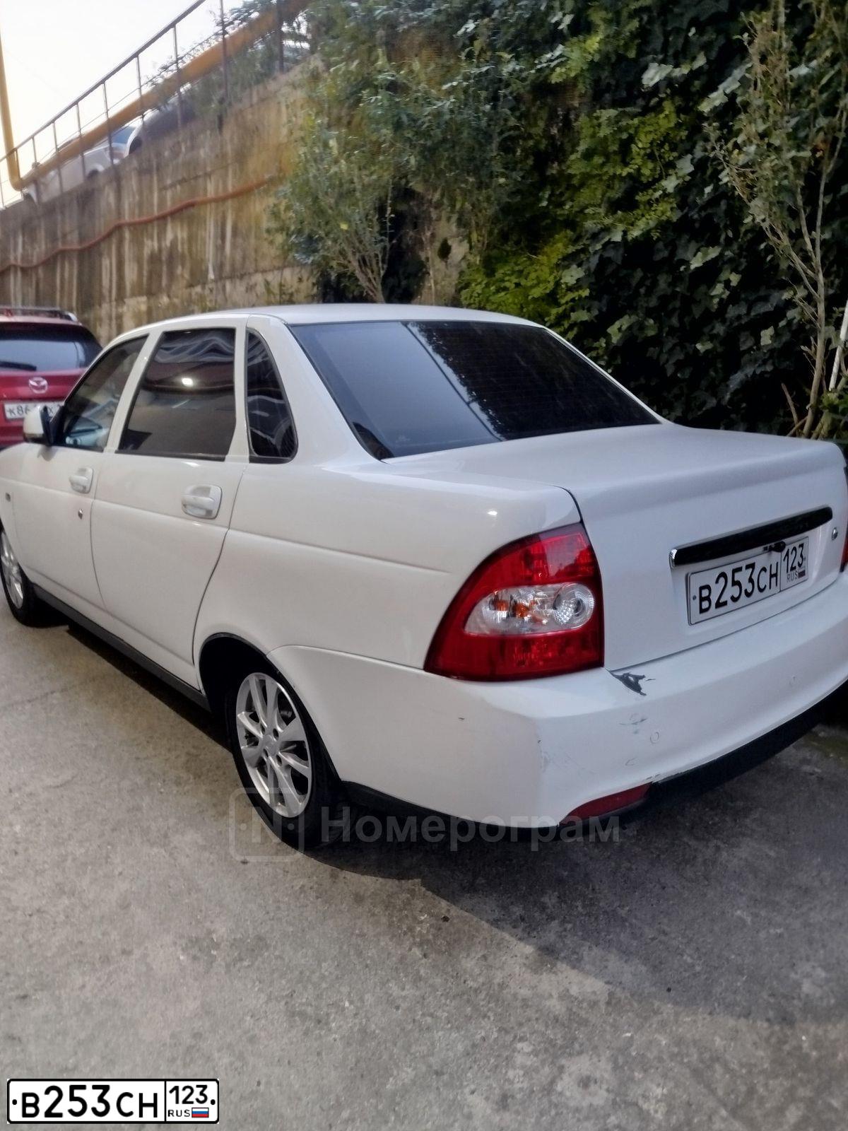 Фото автомобиля LADA 2170 PRIORA, 2011 — госномер В253СН123. Цвет: БЕЛЫЙ