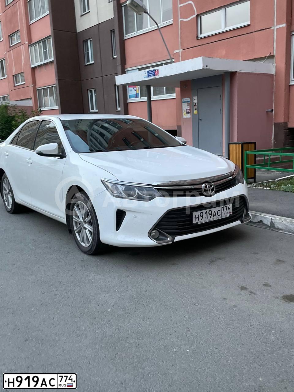 Фото автомобиля TOYOTA CAMRY, 2015 — госномер Н919АС774. Цвет: Белый