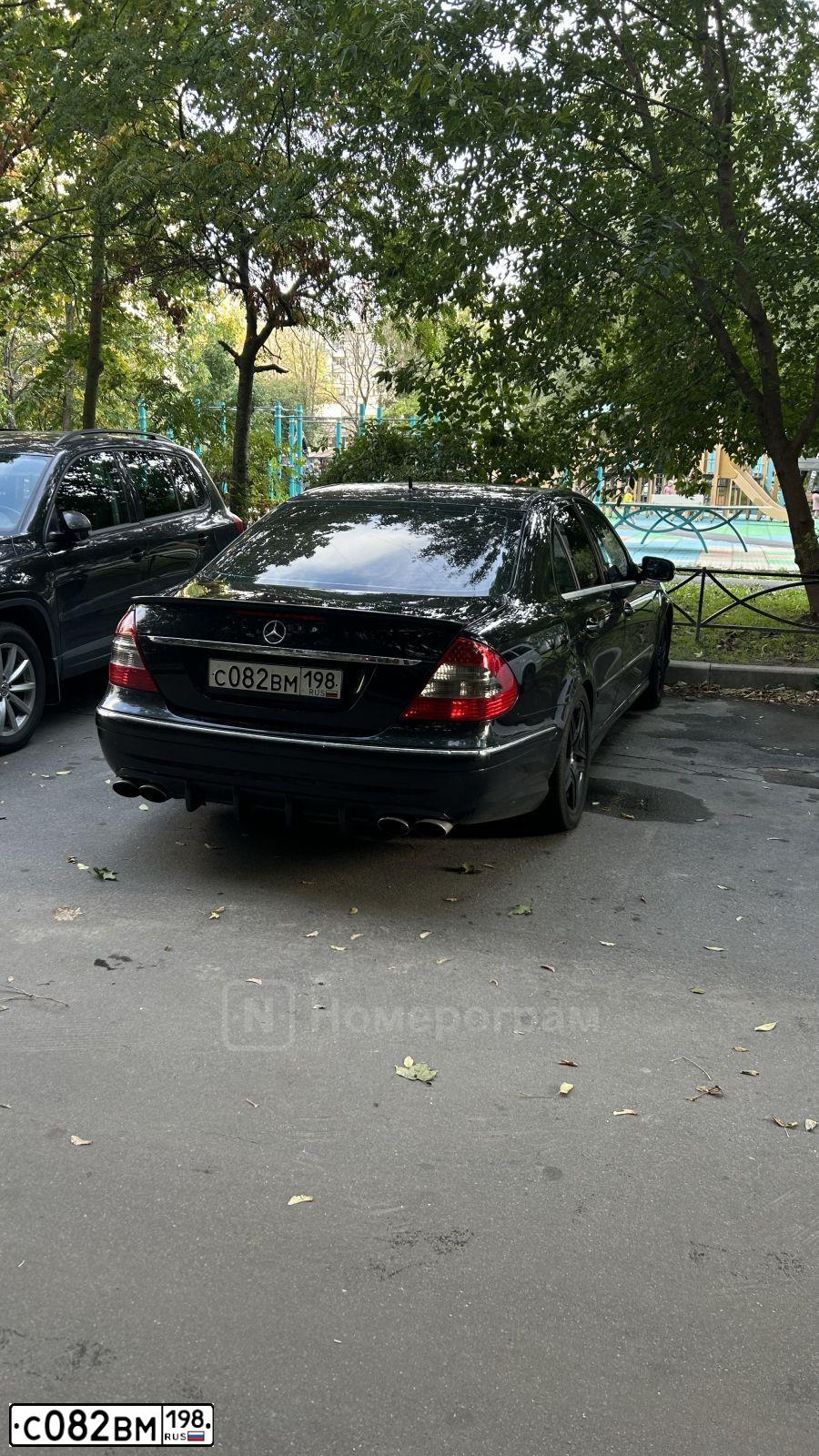 Фото автомобиля MERCEDES E-KLASSE, 2007 — госномер О152ОА78. Цвет: ЧЕРНЫЙ