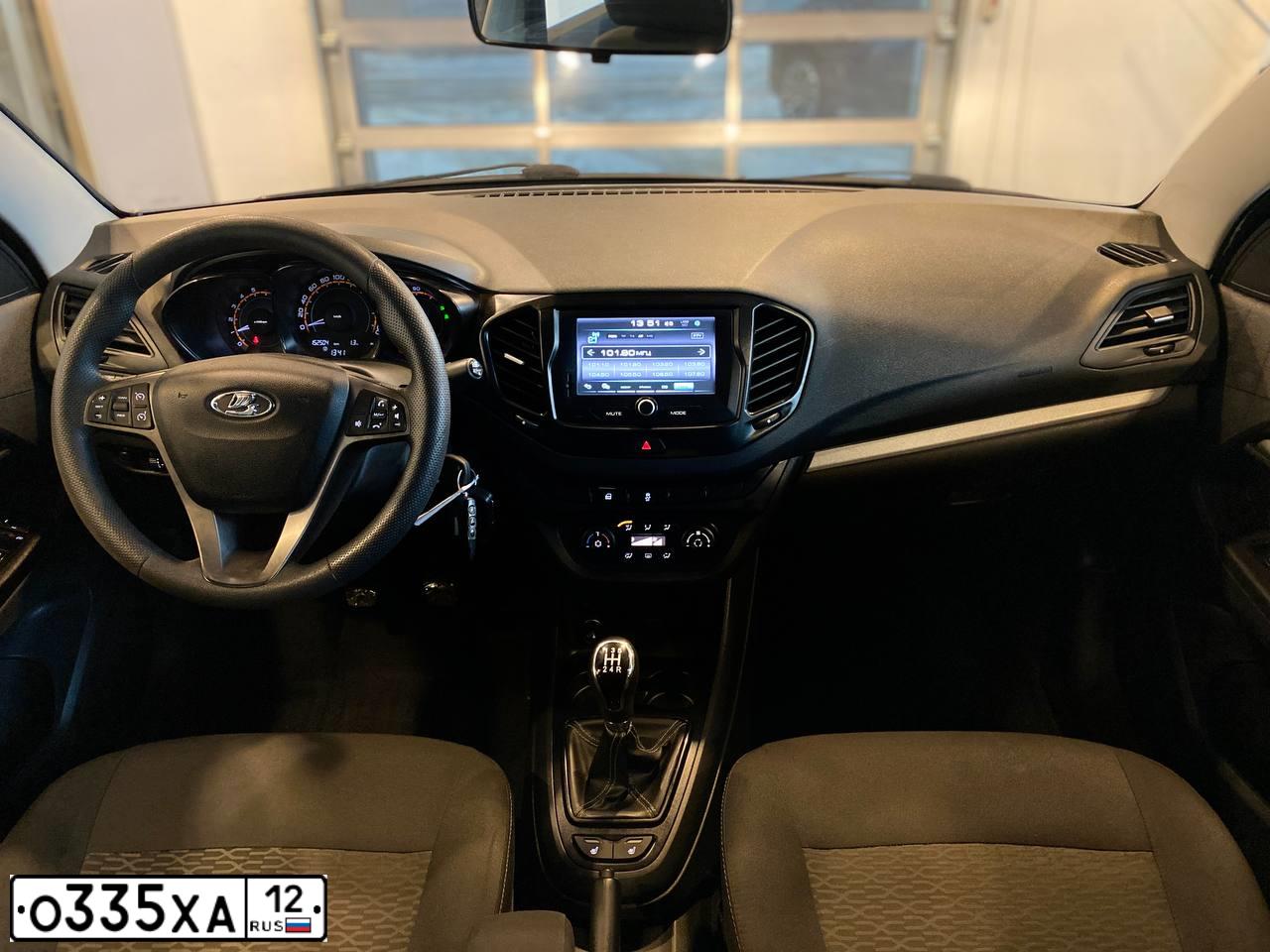 Фото автомобиля LADA VESTA, 2017 — госномер М936ХТ21. Цвет: Серый