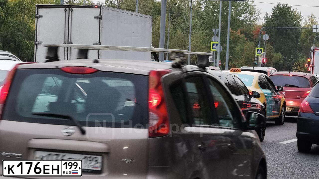 Фото автомобиля FORD FOCUS, 2008 — госномер Н048ХР777. Цвет: ТЕМНО-СЕРЫЙ