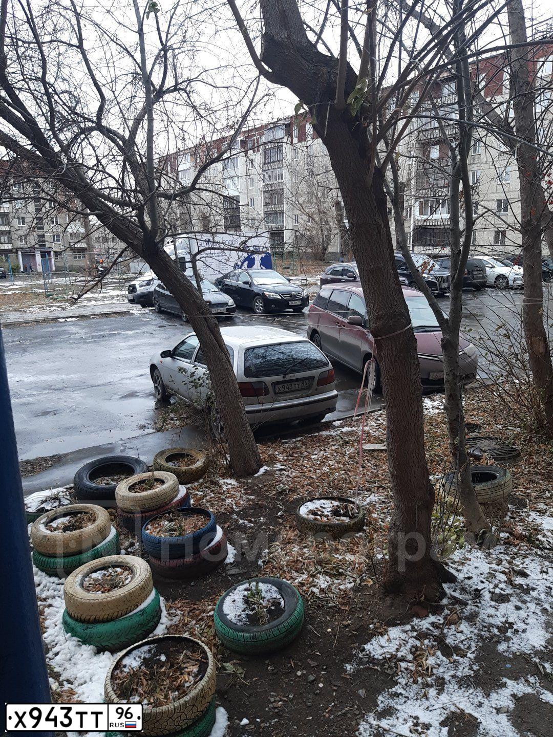 Фото автомобиля NISSAN ALMERA, 1997 — госномер Х943ТТ96. Цвет: СЕРЫЙ