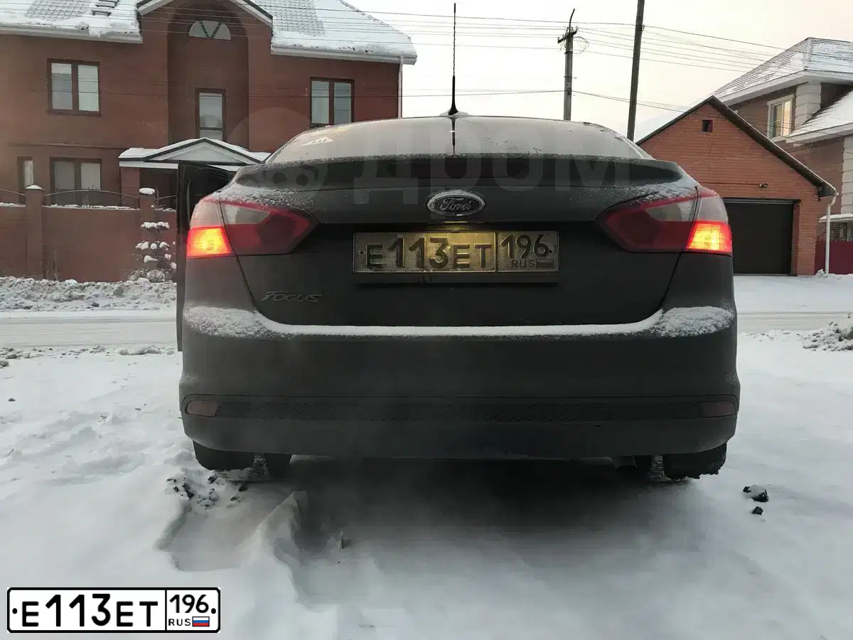 Фото автомобиля FORD FOCUS, 2011 — госномер Р108НВ45. Цвет: СЕРО-КОРИЧНЕВЫЙ