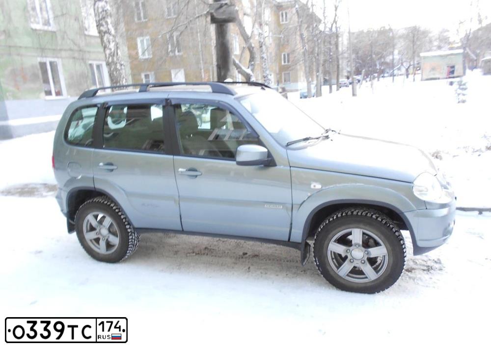 Фото автомобиля CHEVROLET NIVA, 2016 — госномер М252ОТ196. Цвет: ТЕМНО СЕРЫЙ
