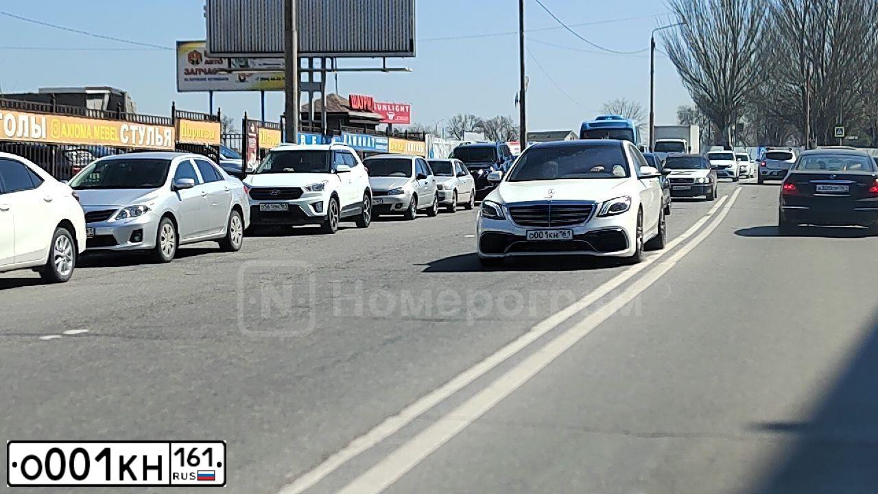 Фото автомобиля MERCEDES GL-KLASSE, 2015 — госномер О444АА30. Цвет: ЧЕРНЫЙ
