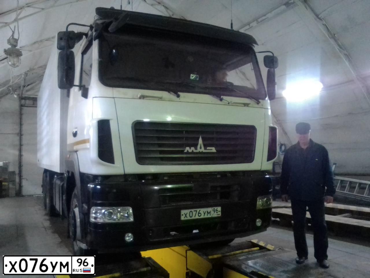 Фото автомобиля MAZ MAN MAZ-MAN 6312 /6X4/, 2013 — госномер Х076УМ96. Цвет: БЕЛЫЙ