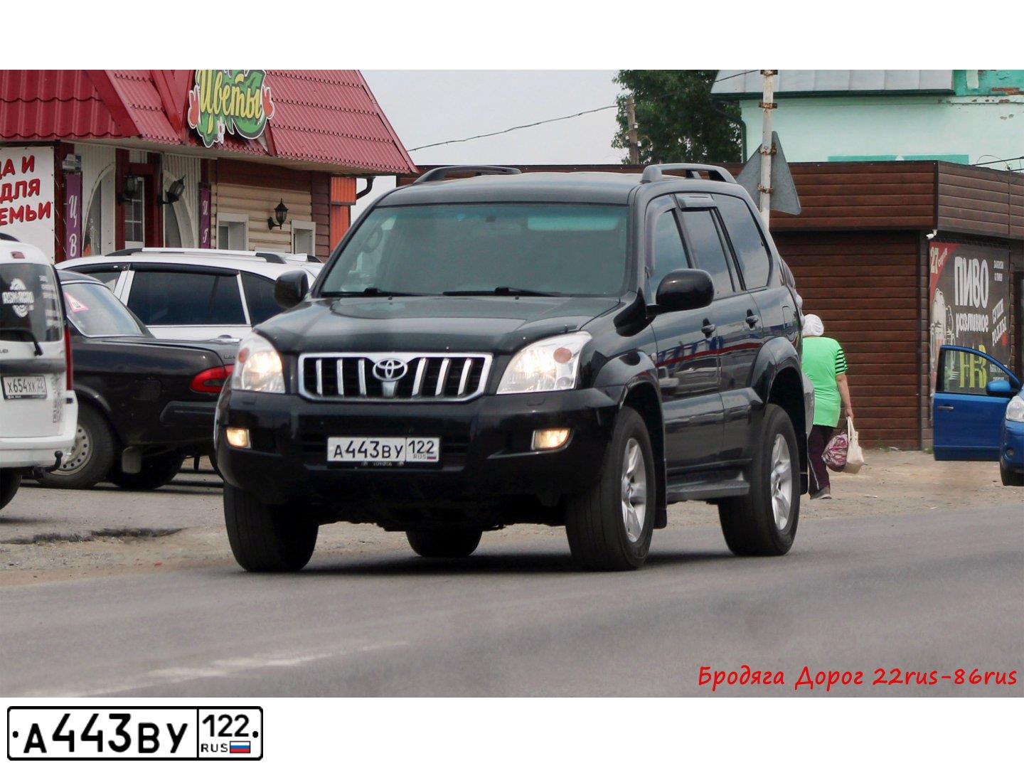 Фото автомобиля TOYOTA LANDCRUISER, 2004 — госномер А443ВУ122. Цвет: ЧЕРНЫЙ