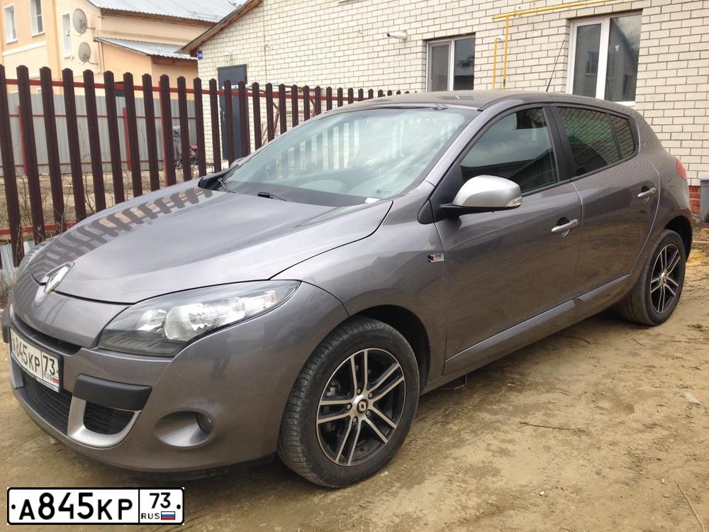 Фото автомобиля RENAULT MEGANE, 2012 — госномер Р594ТУ58. Цвет: ТЕМНО-СЕРЫЙ