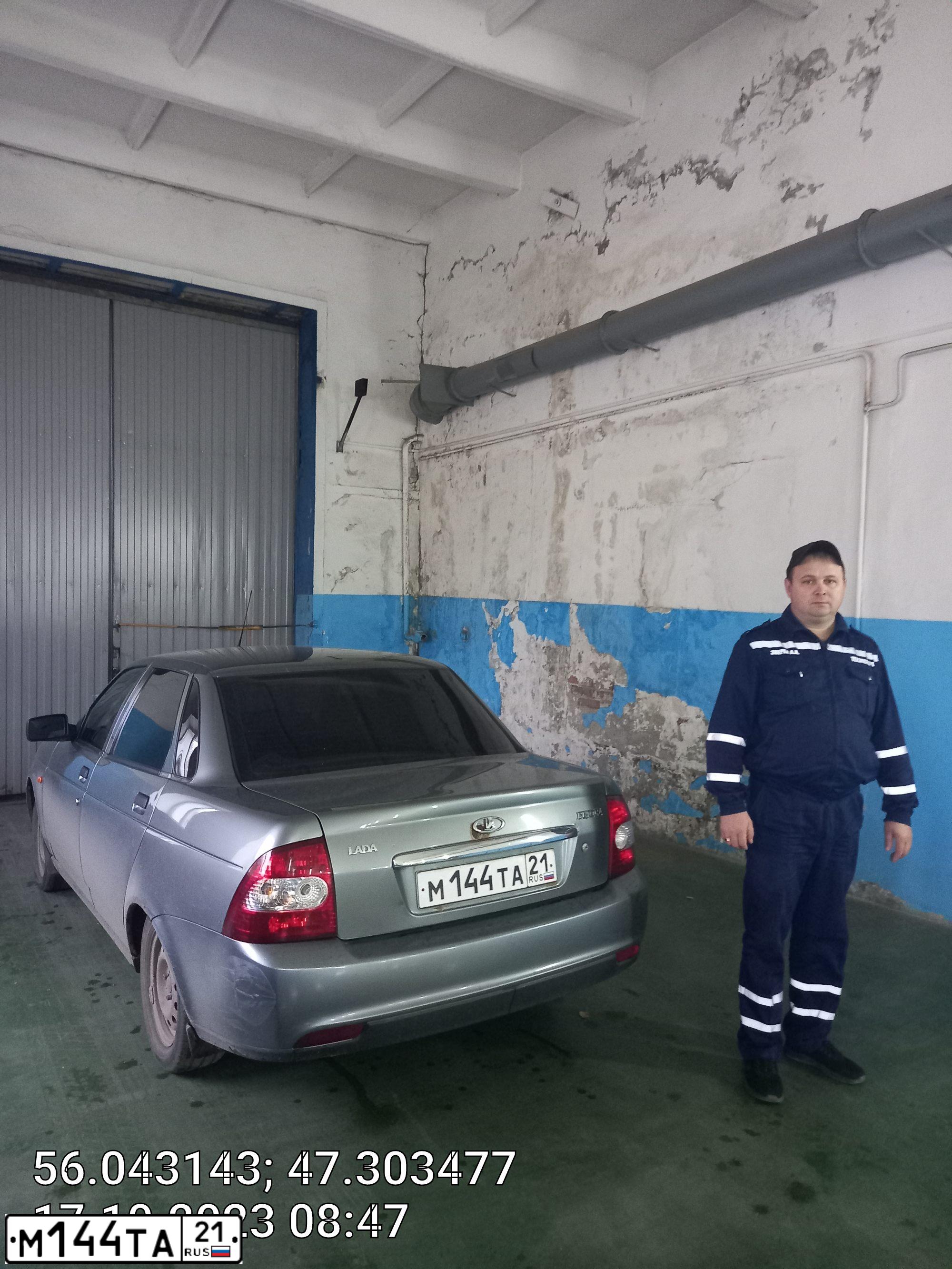 Фото автомобиля LADA 2170 PRIORA, 2012 — госномер М144ТА21. Цвет: СРЕДНИЙ СЕРО ЗЕЛ МЕТ