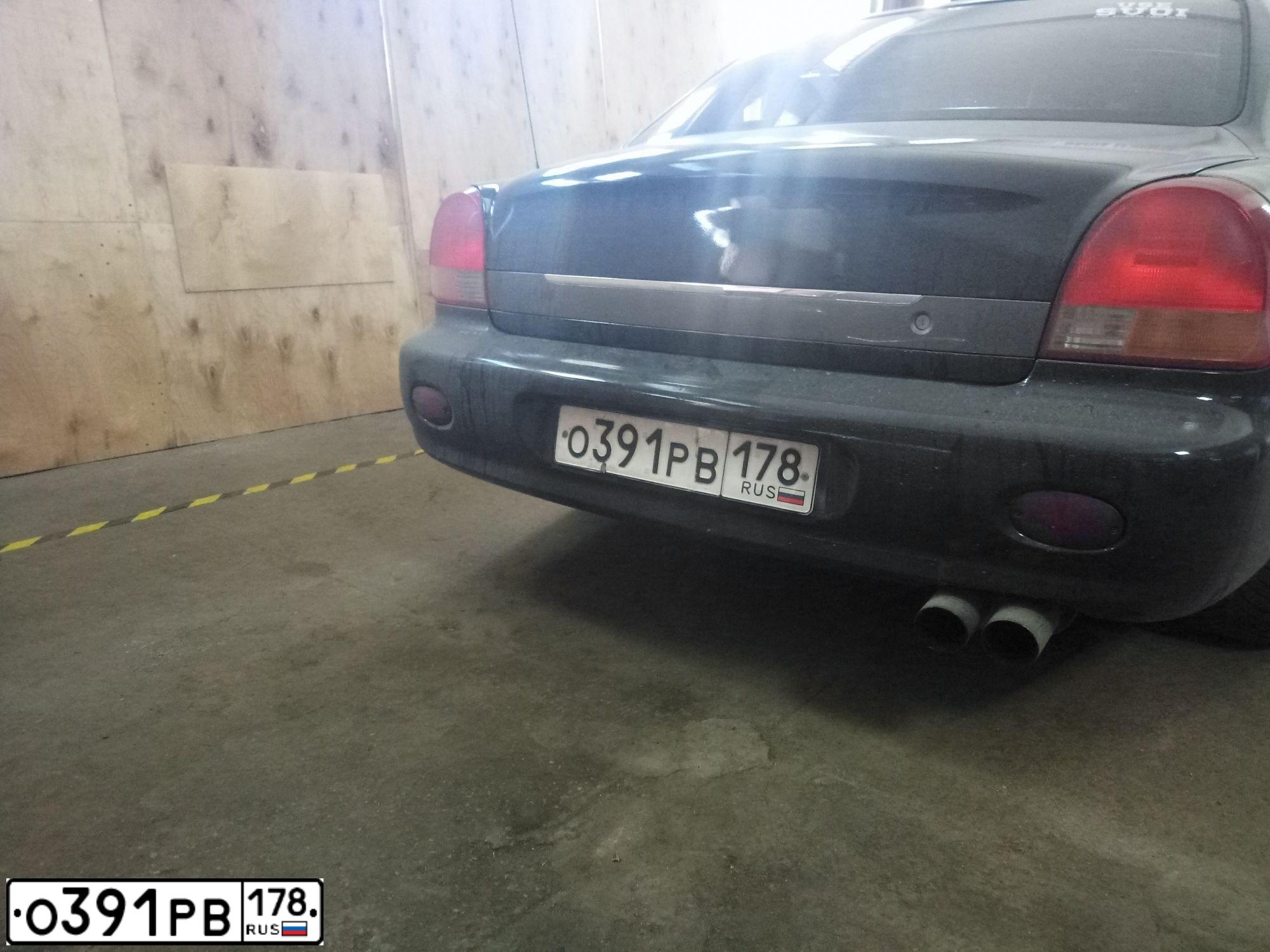 Фото автомобиля HYUNDAI SONATA, 2000 — госномер К871НН147. Цвет: ЧЕРНЫЙ