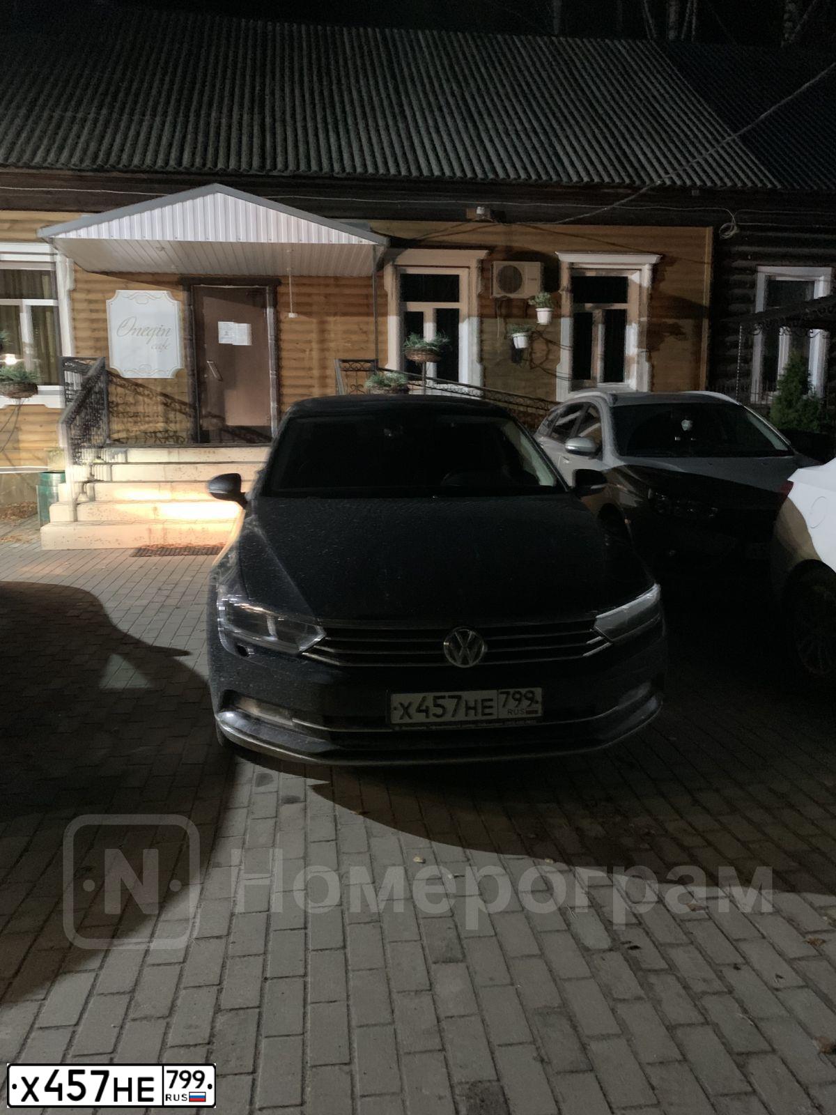 Фото автомобиля VOLKSWAGEN PASSAT, 2018 — госномер О401КР799. Цвет: ЧЕРНЫЙ