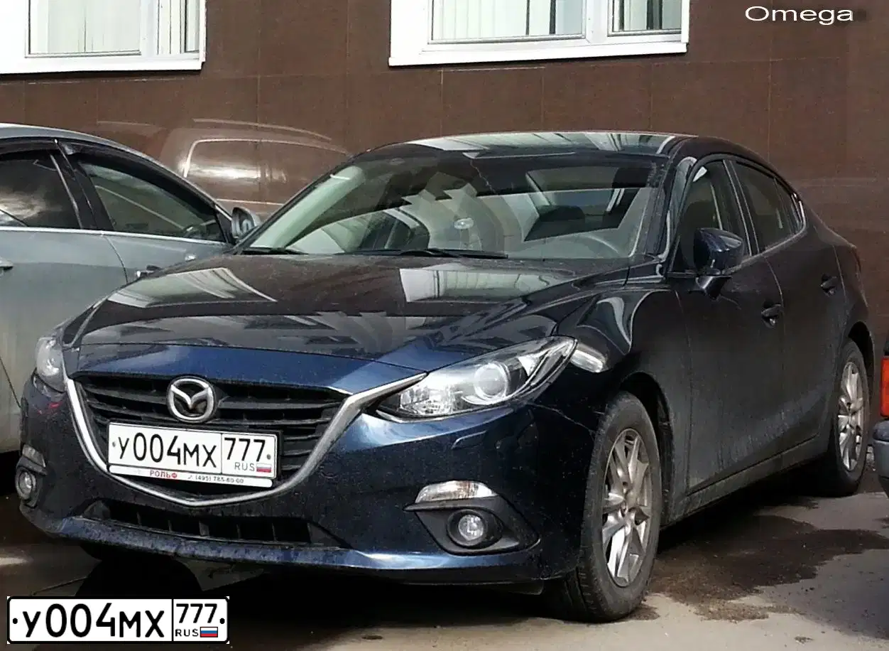 Фото автомобиля MAZDA 3, 2014 — госномер У004МХ777. Цвет: СИНИЙ