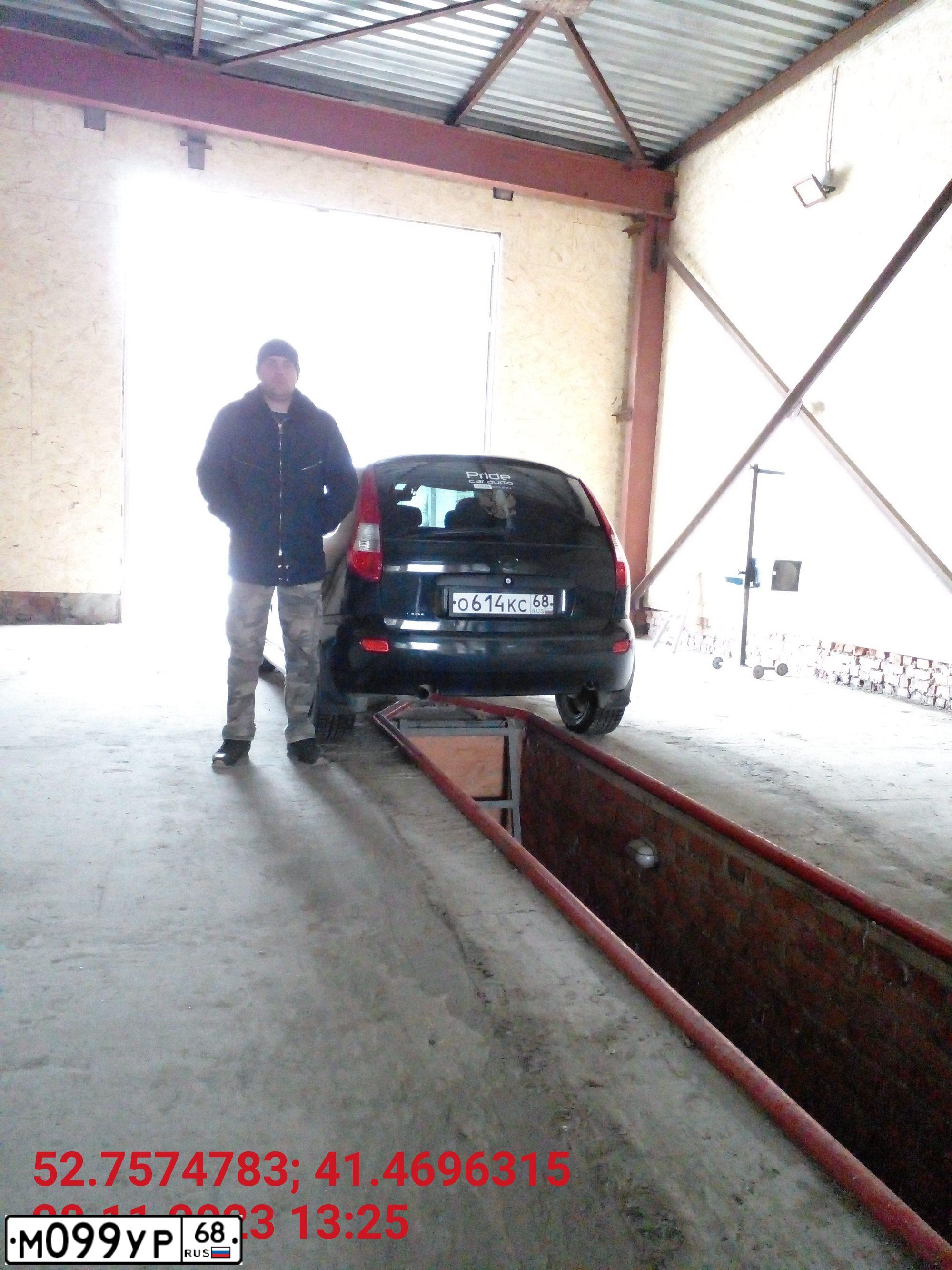 Фото автомобиля LADA 1119 KALINA, 2012 — госномер С222АТ68. Цвет: Сине-Черный