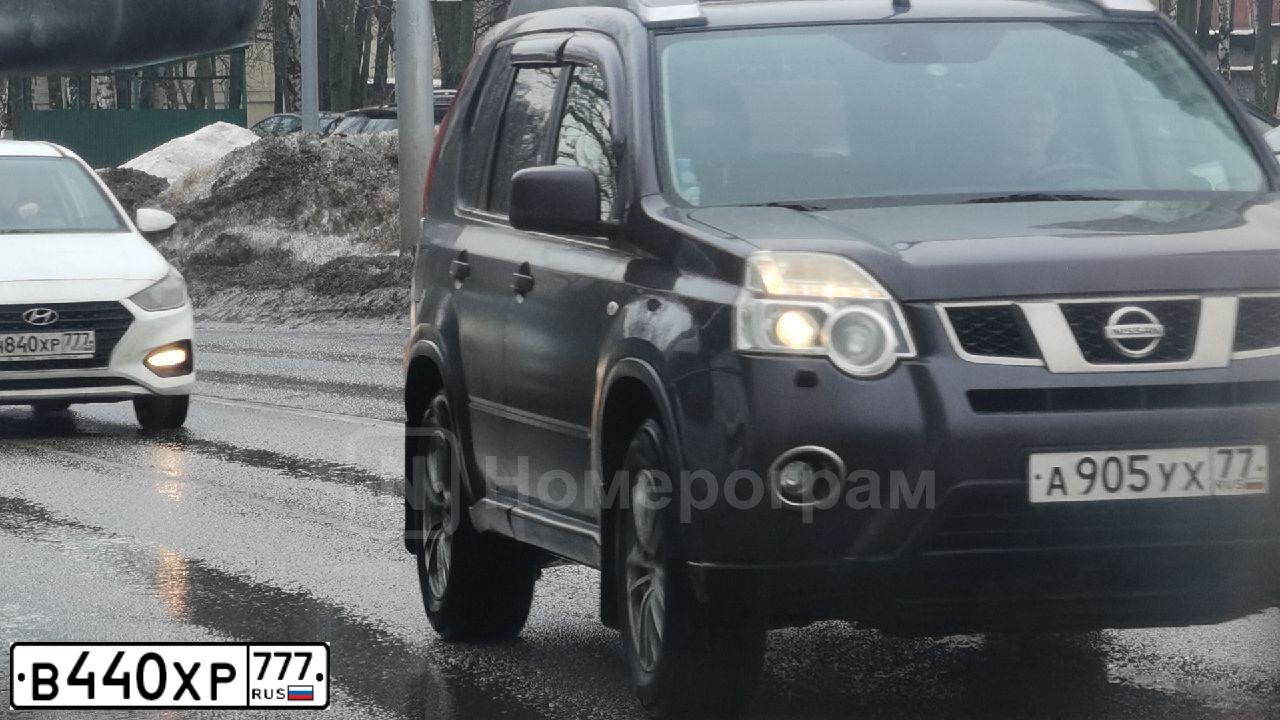 Фото автомобиля MAZDA CX-7, 2011 — госномер В440ХР777. Цвет: Серебристый