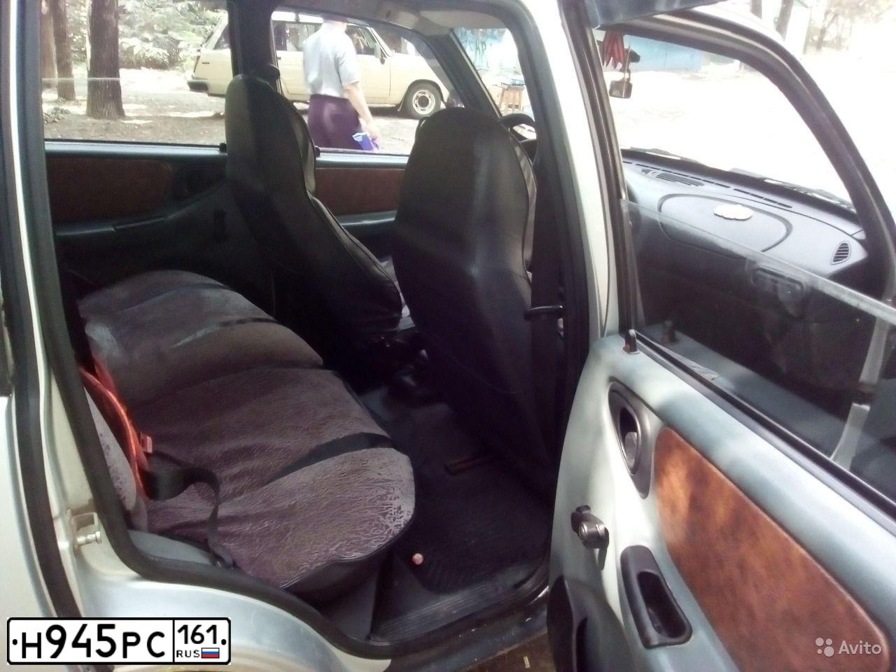 Фото автомобиля CHEVROLET NIVA, 2004 — госномер Н945РС161. Цвет: СВЕТЛО-СЕРЕБРИСТЫЙ МЕТ.