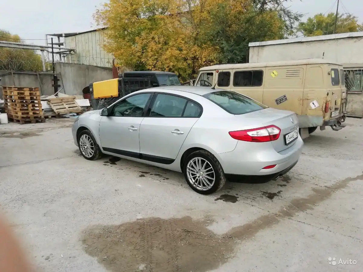 Фото автомобиля RENAULT FLUENCE, 2013 — госномер К812НА73. Цвет: СВЕТЛО-СЕРЫЙ