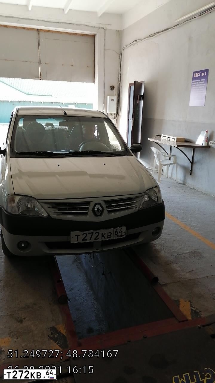 Фото автомобиля RENAULT LOGAN, 2007 — госномер Т272КВ64. Цвет: СЕРЫЙ