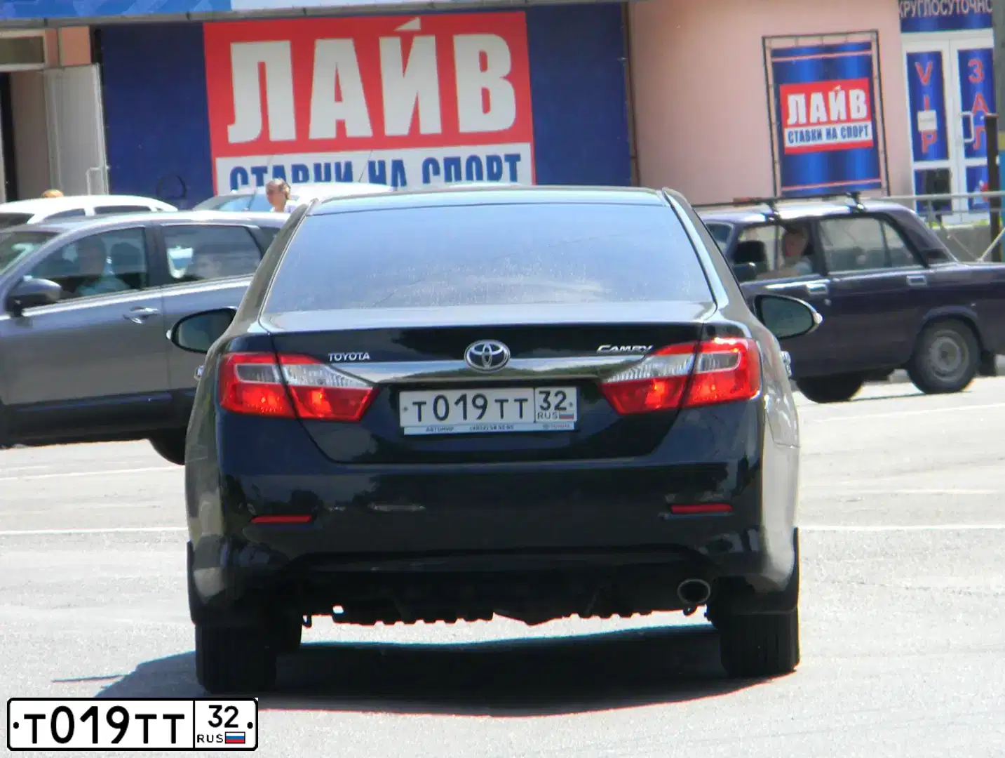 Фото автомобиля TOYOTA CAMRY, 2013 — госномер Т019ТТ32. Цвет: ЧЕРНЫЙ