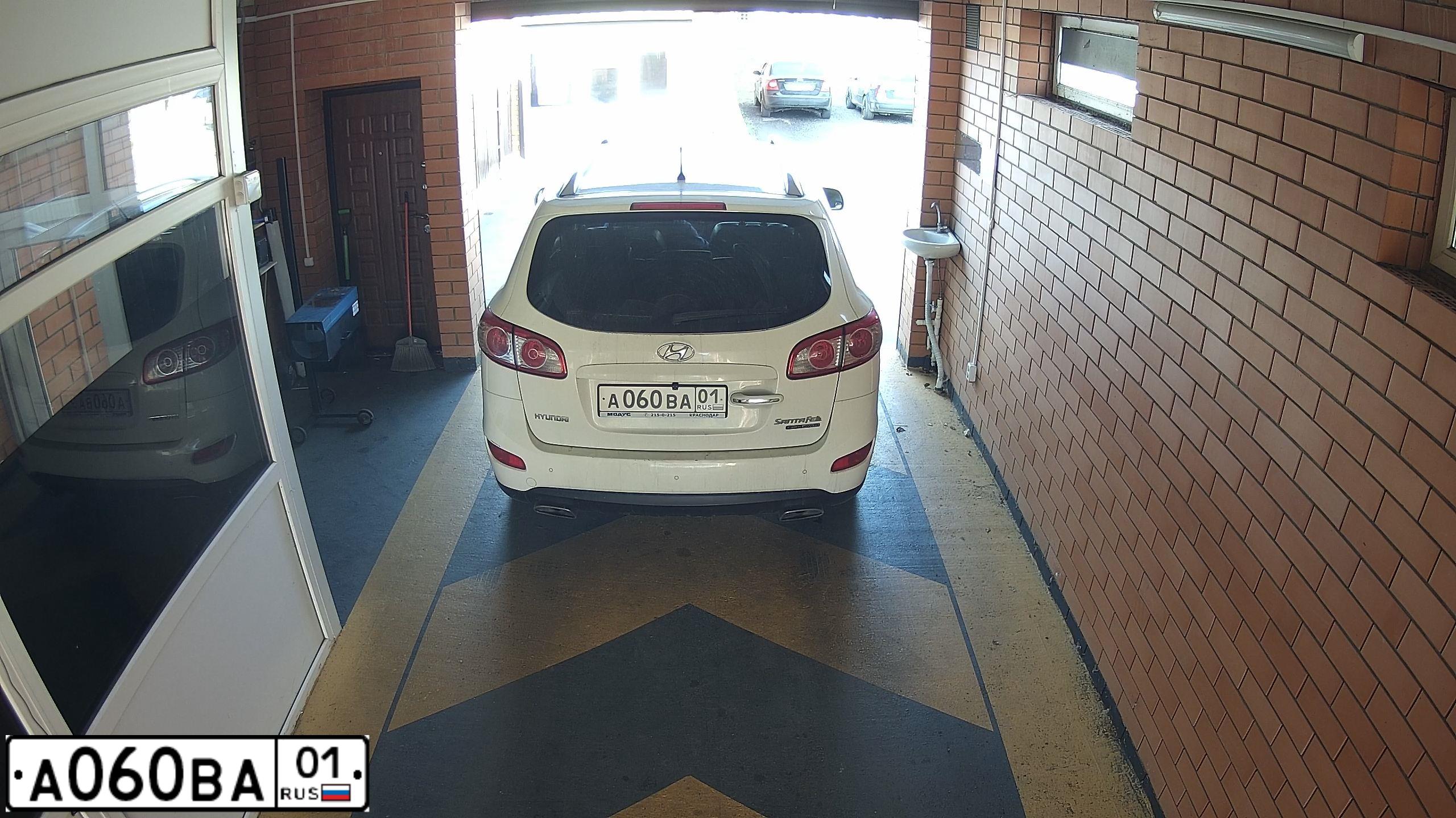Фото автомобиля HYUNDAI SANTA FE, 2010 — госномер А060ВА01
