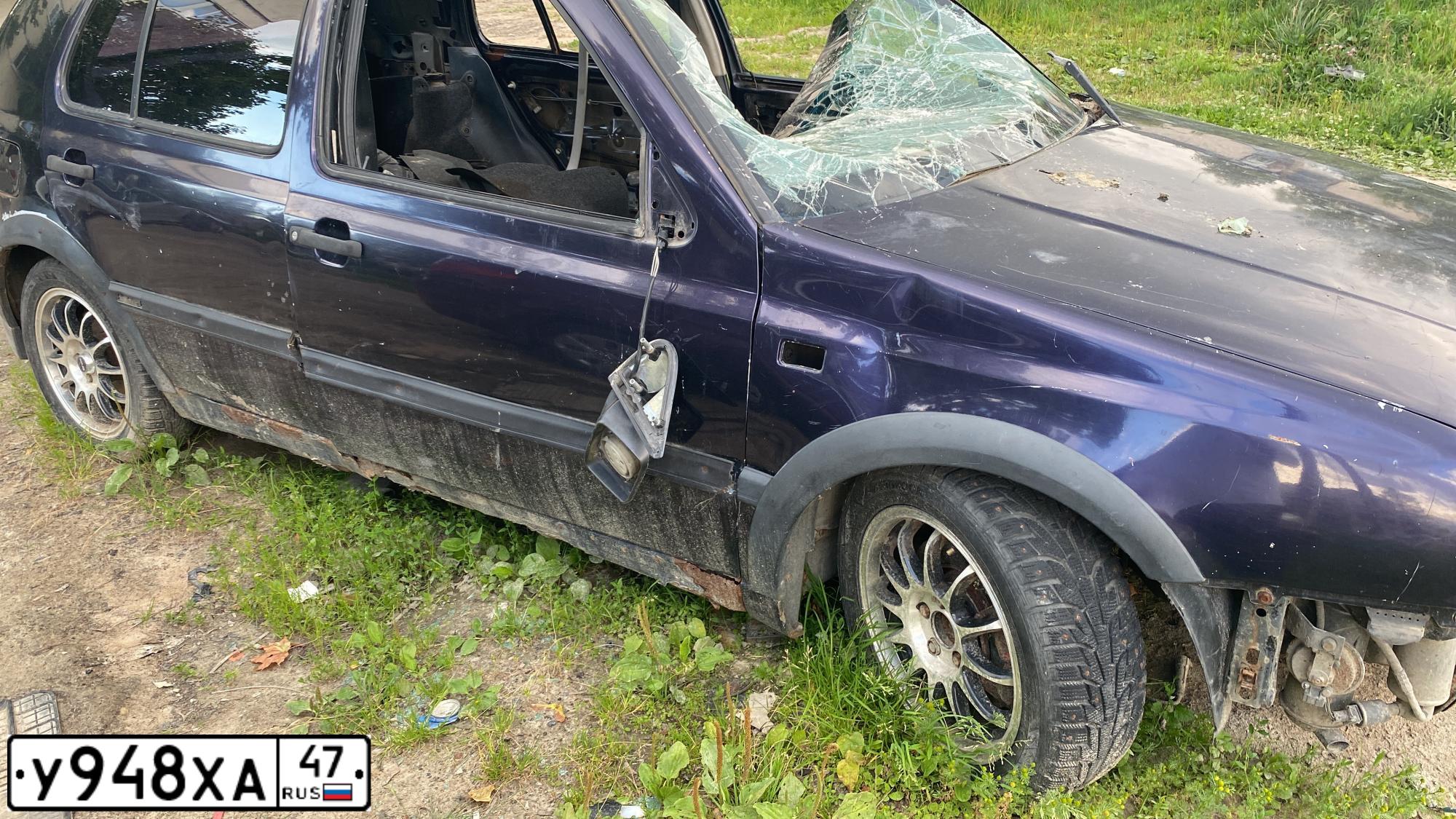 Фото автомобиля VOLKSWAGEN GOLF, 1996 — госномер У948ХА47. Цвет: ЧЕРНЫЙ