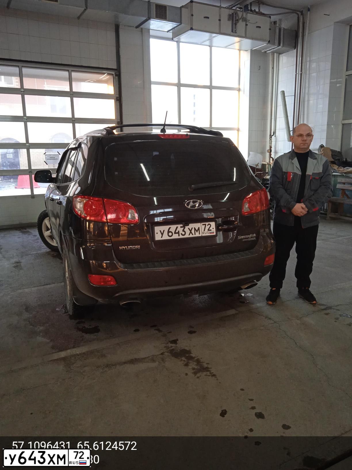 Фото автомобиля HYUNDAI SANTA FE, 2008 — госномер Е286ЕА180. Цвет: ТЕМНО-ВИШНЕВЫЙ