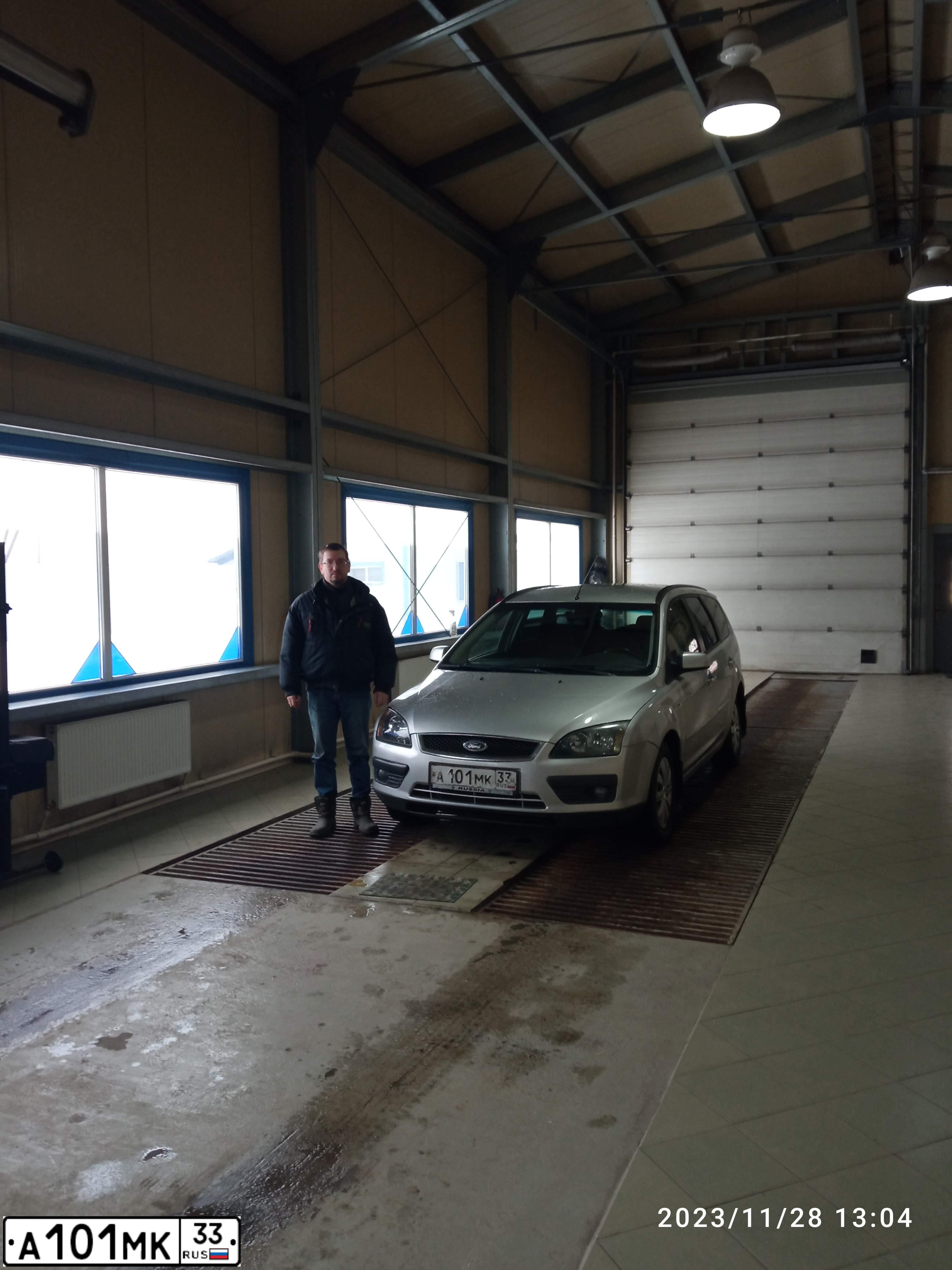 Фото автомобиля FORD FOCUS, 2007 — госномер М692УТ33. Цвет: СЕРЕБРИСТЫЙ