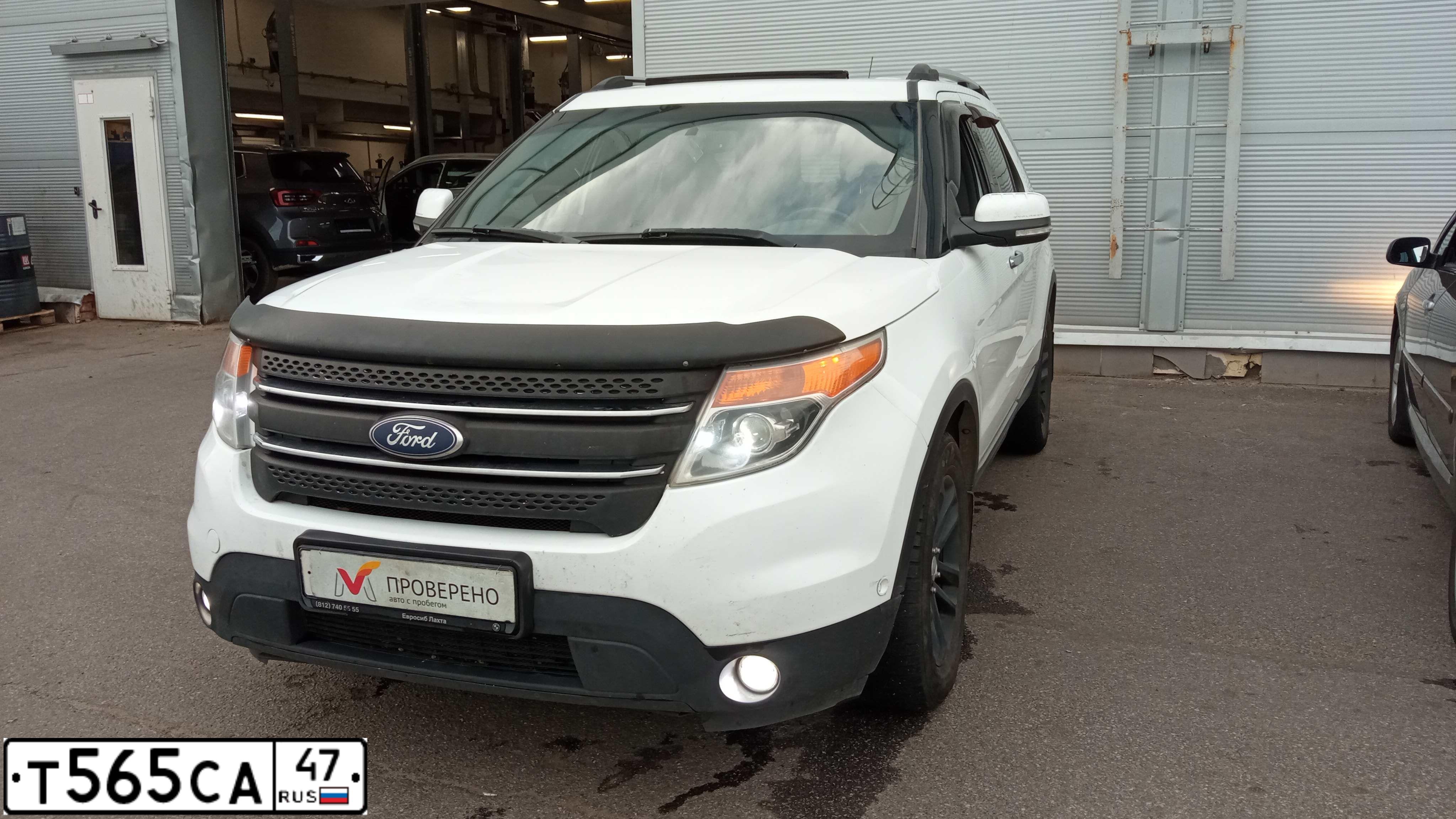 Фото автомобиля SSANGYONG REXTON, 2012 — госномер Т426НС178. Цвет: БЕЛЫЙ