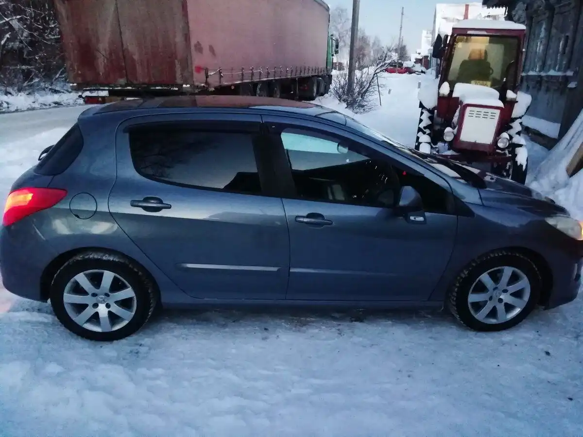 Фото автомобиля PEUGEOT 308, 2008 — госномер Х539ЕК37. Цвет: ТЕМНО-СЕРЫЙ