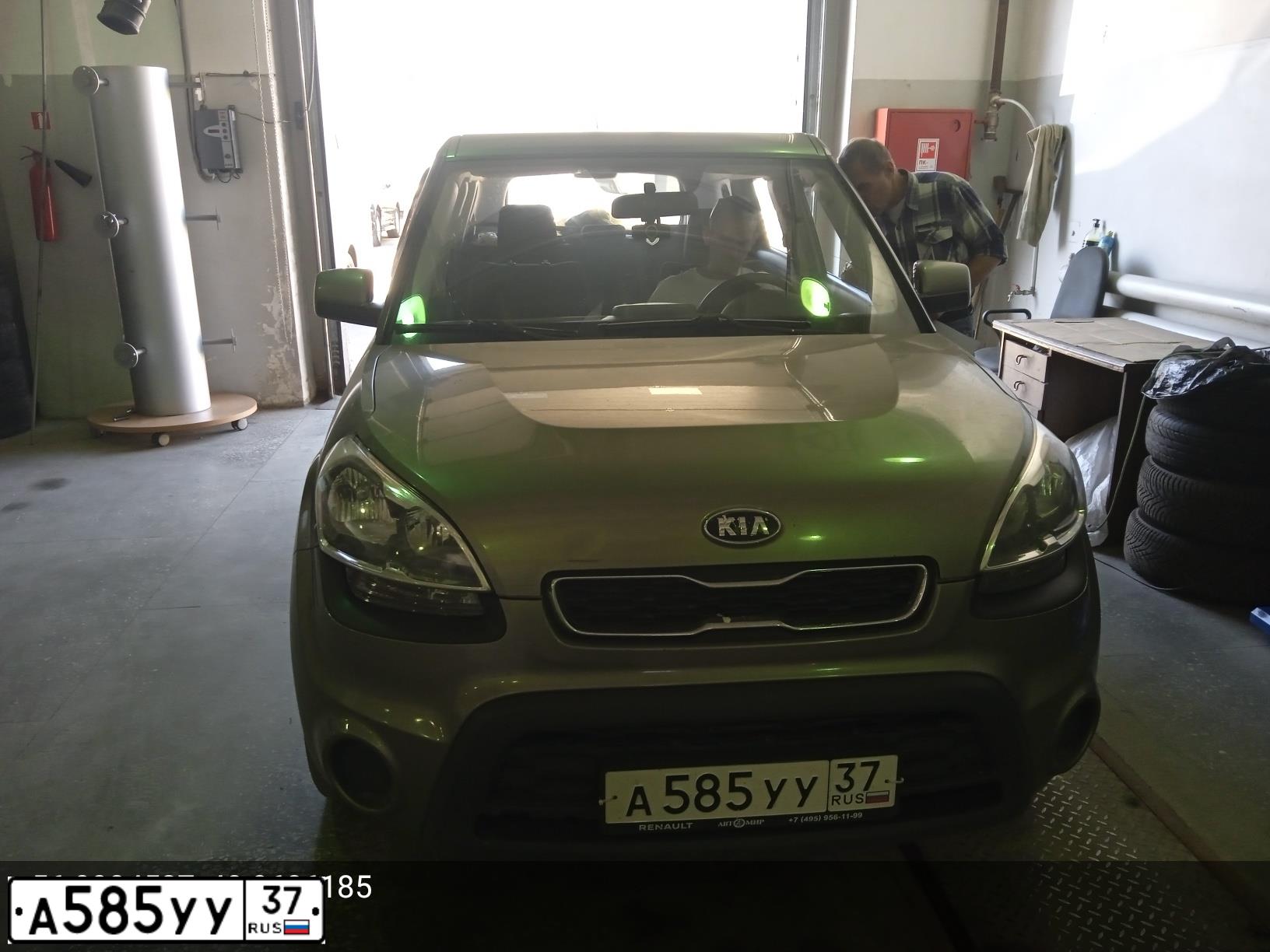 Фото автомобиля KIA SOUL, 2012 — госномер А585УУ37. Цвет: ПЕРЛАМ-СЕРЕБРИСТЫЙ