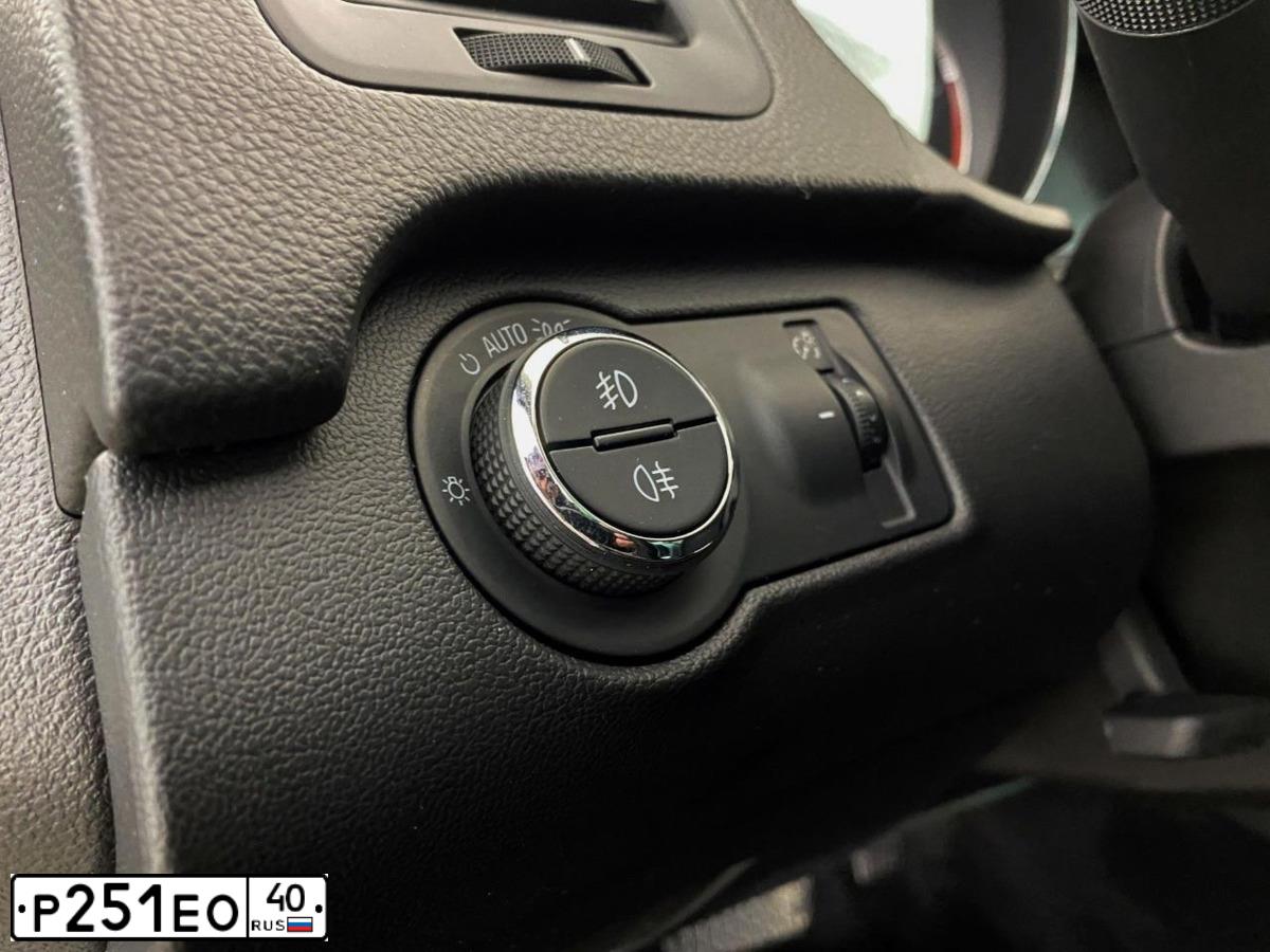 Фото автомобиля OPEL INSIGNIA, 2013 — госномер У733КТ48. Цвет: ЧЕРНЫЙ