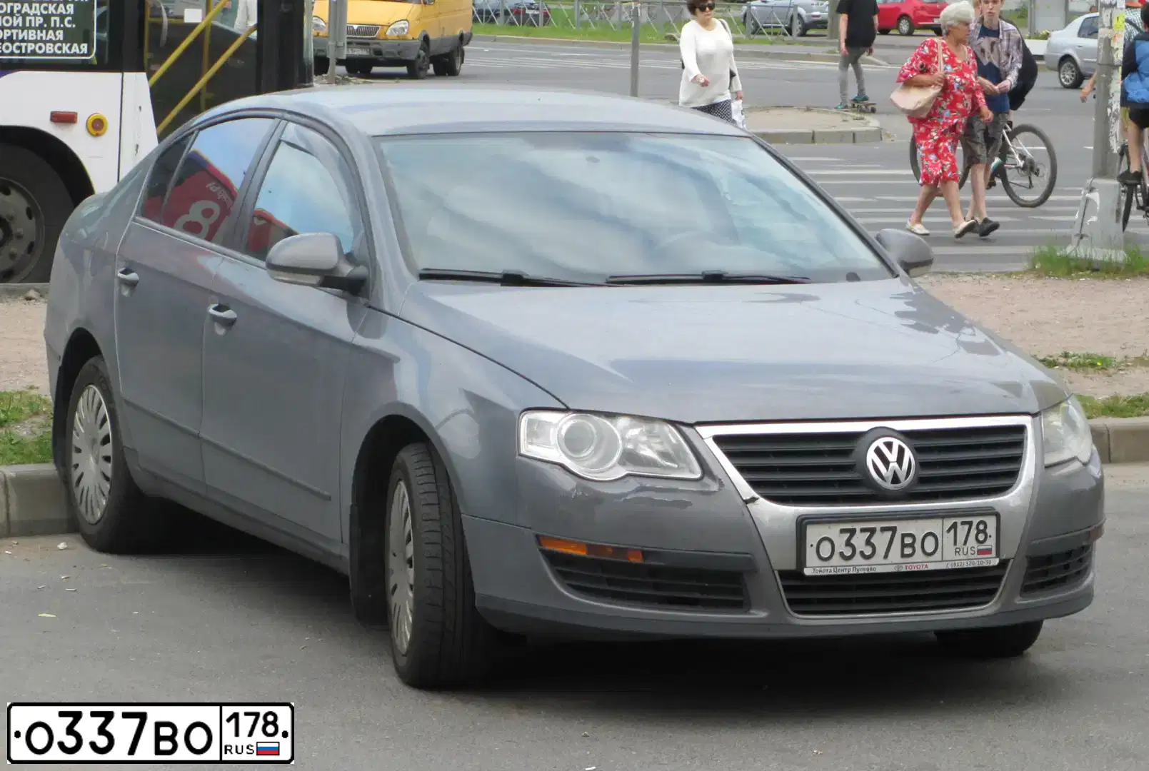 Фото автомобиля VOLKSWAGEN PASSAT, 2007 — госномер О337ВО178. Цвет: СЕРЫЙ