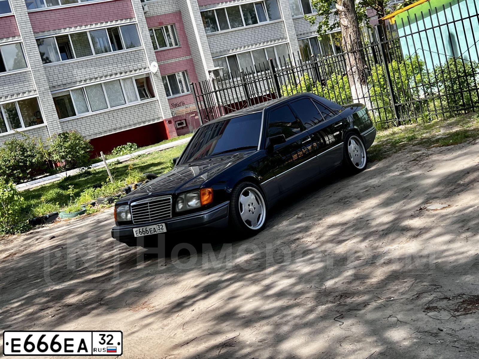 Фото автомобиля MERCEDES VITO, 1997 — госномер Е666ЕА32. Цвет: Красный