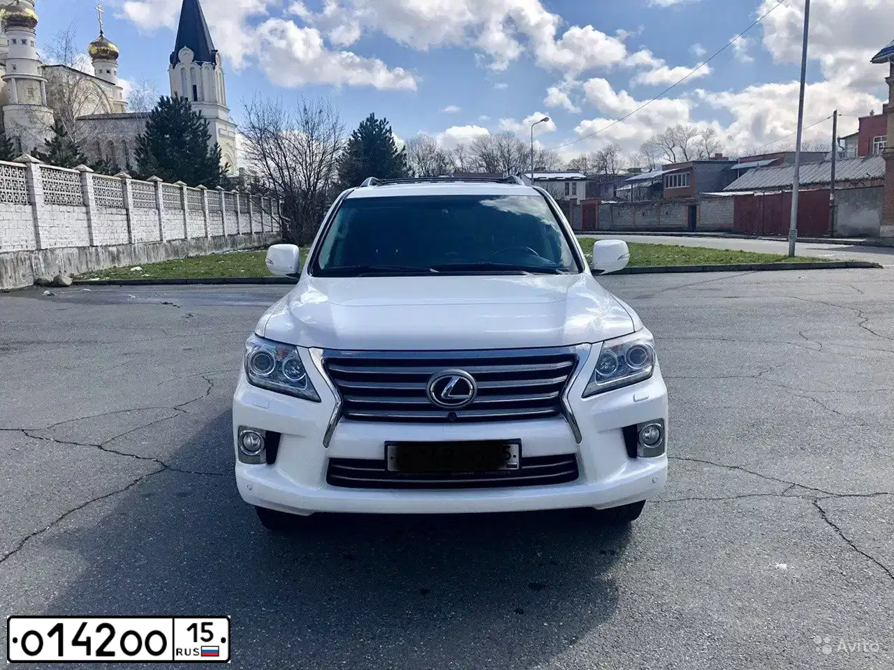 Фото автомобиля LEXUS LX, 2012 — госномер О142ОО15. Цвет: Белый